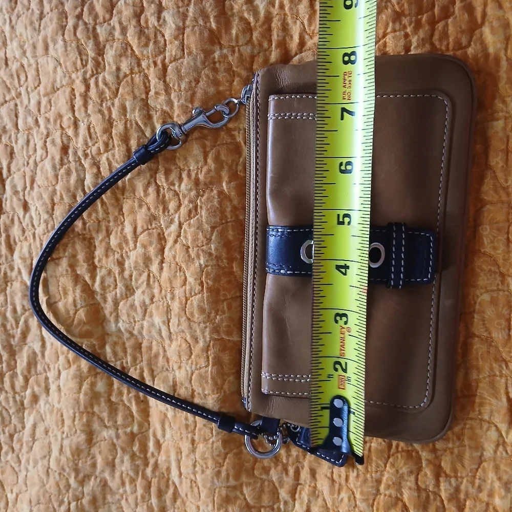 VTG COACH Soho British Tan Leather Wristlet Clutch Snap Front Flap Pocket Buckle - Picture 15 of 15